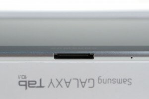 Galaxy Tab 10.1: Weder USB noch Speicherkartenleser, dafür aber mit proprietären Portanschluss.